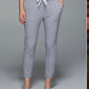 LULULEMON Jet Slim Crops Herringbone Size6